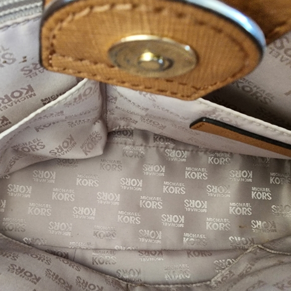 MK Michael Kors Kellen MD satchel. Brown signature color, used/ excellent condt - Picture 8 of 16